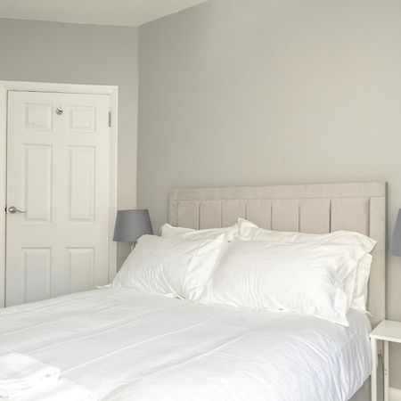 London & Forest Loughton  Bagian luar foto