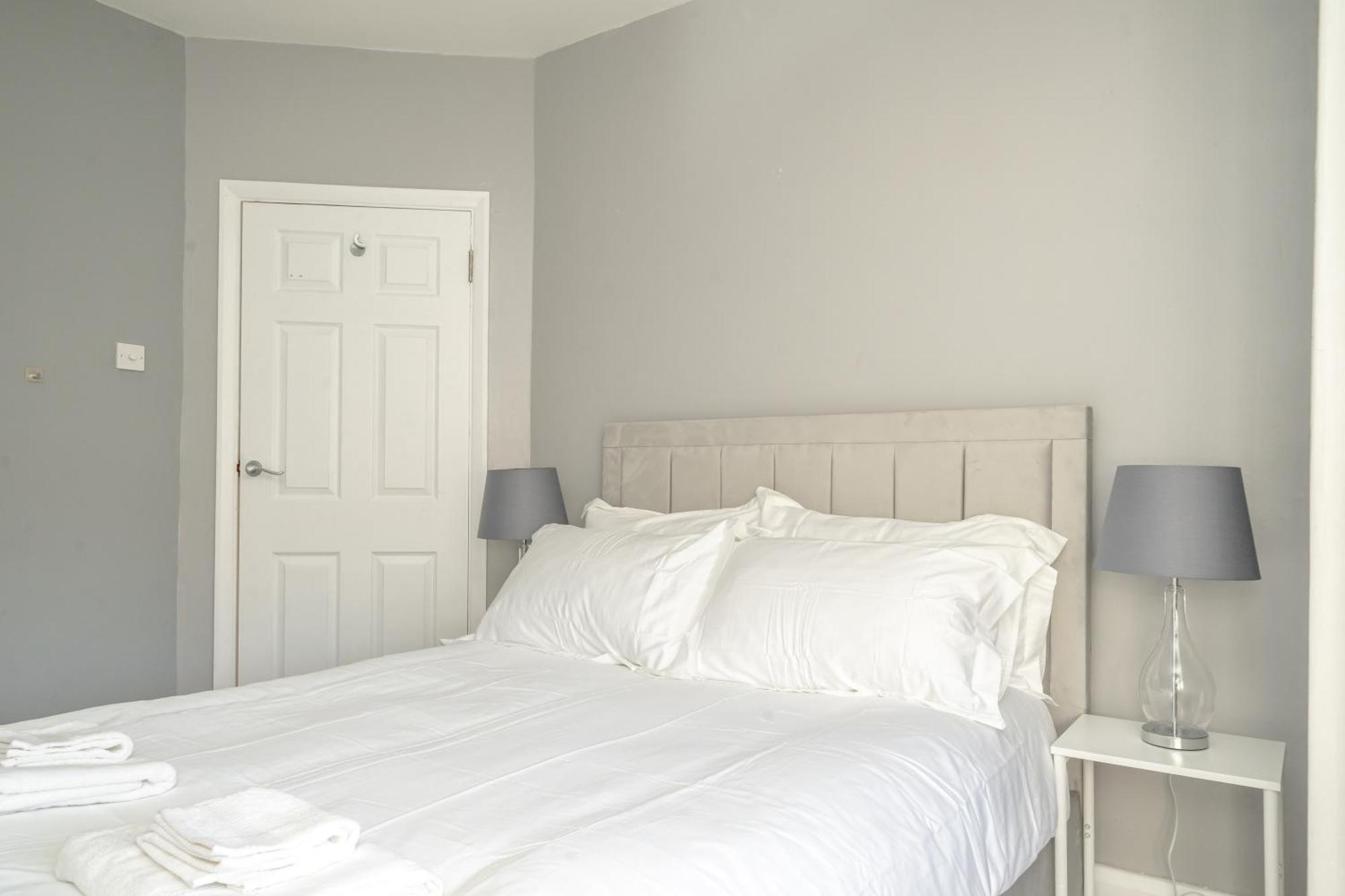 London & Forest Loughton  Bagian luar foto