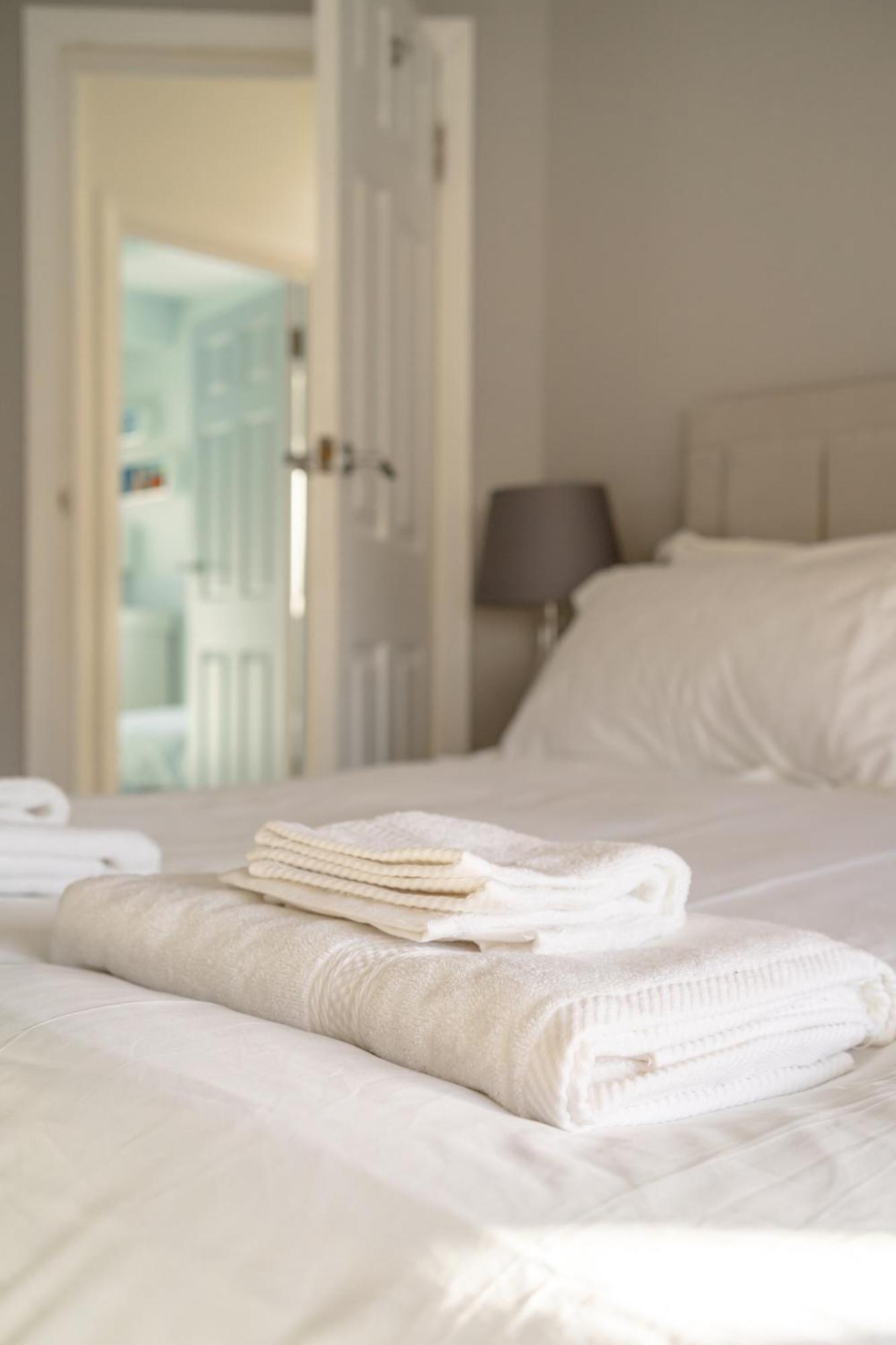 London & Forest Loughton  Bagian luar foto